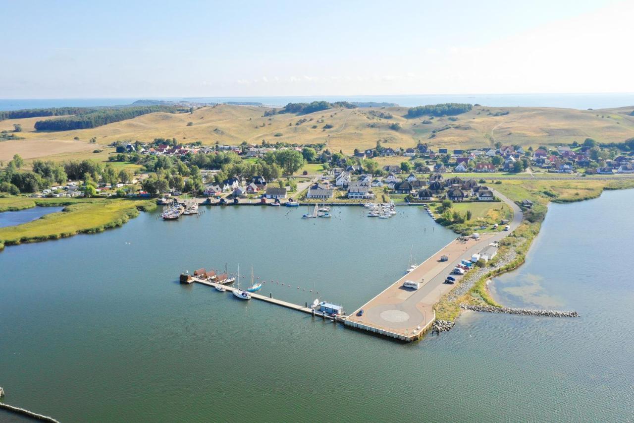 Wassernahes Ferienhaus Mit Meerblick Und Schwimmbadnutzung In Sellin - Ferienhaus Rohrweihe Гагер Екстериор снимка